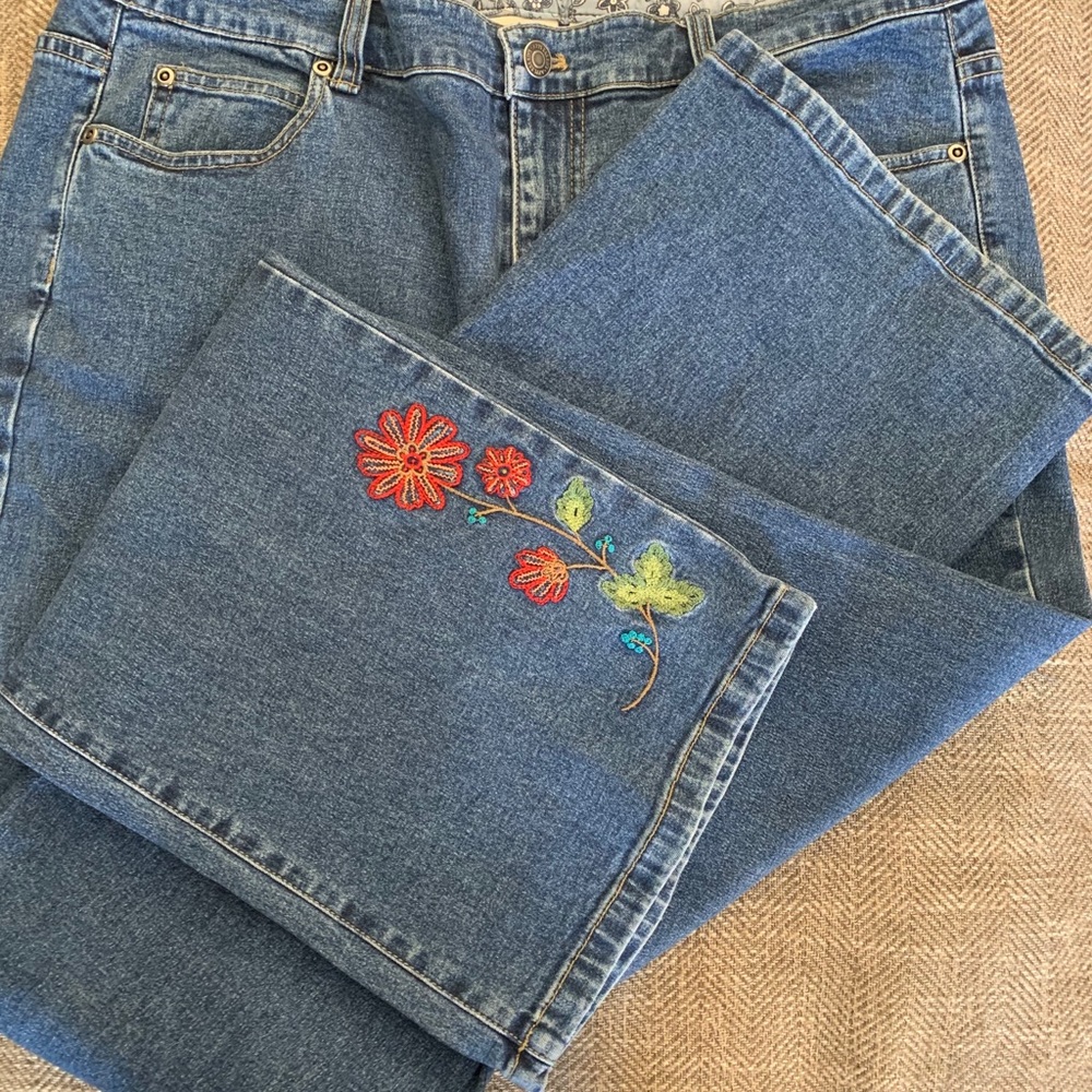 EUC  Appleseed’s Jeans - size 16 - has embroidery